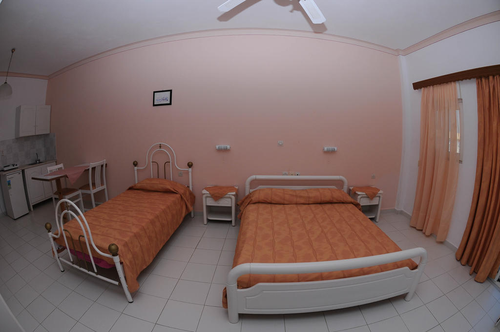 Efstathia Hotel Xirokambos  Zimmer foto