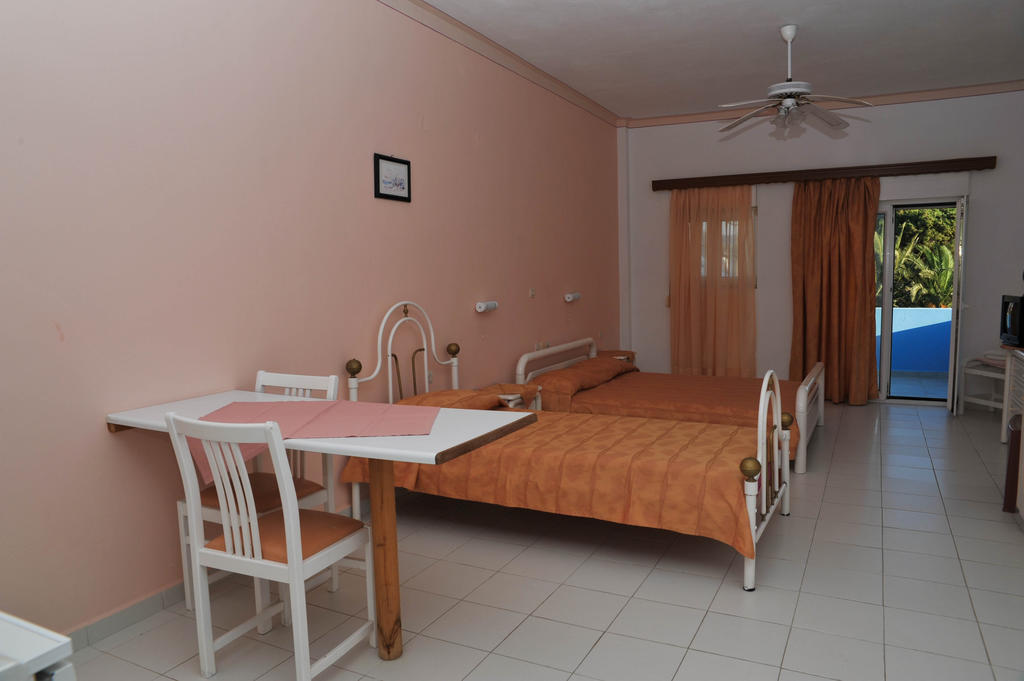Efstathia Hotel Xirokambos  Zimmer foto